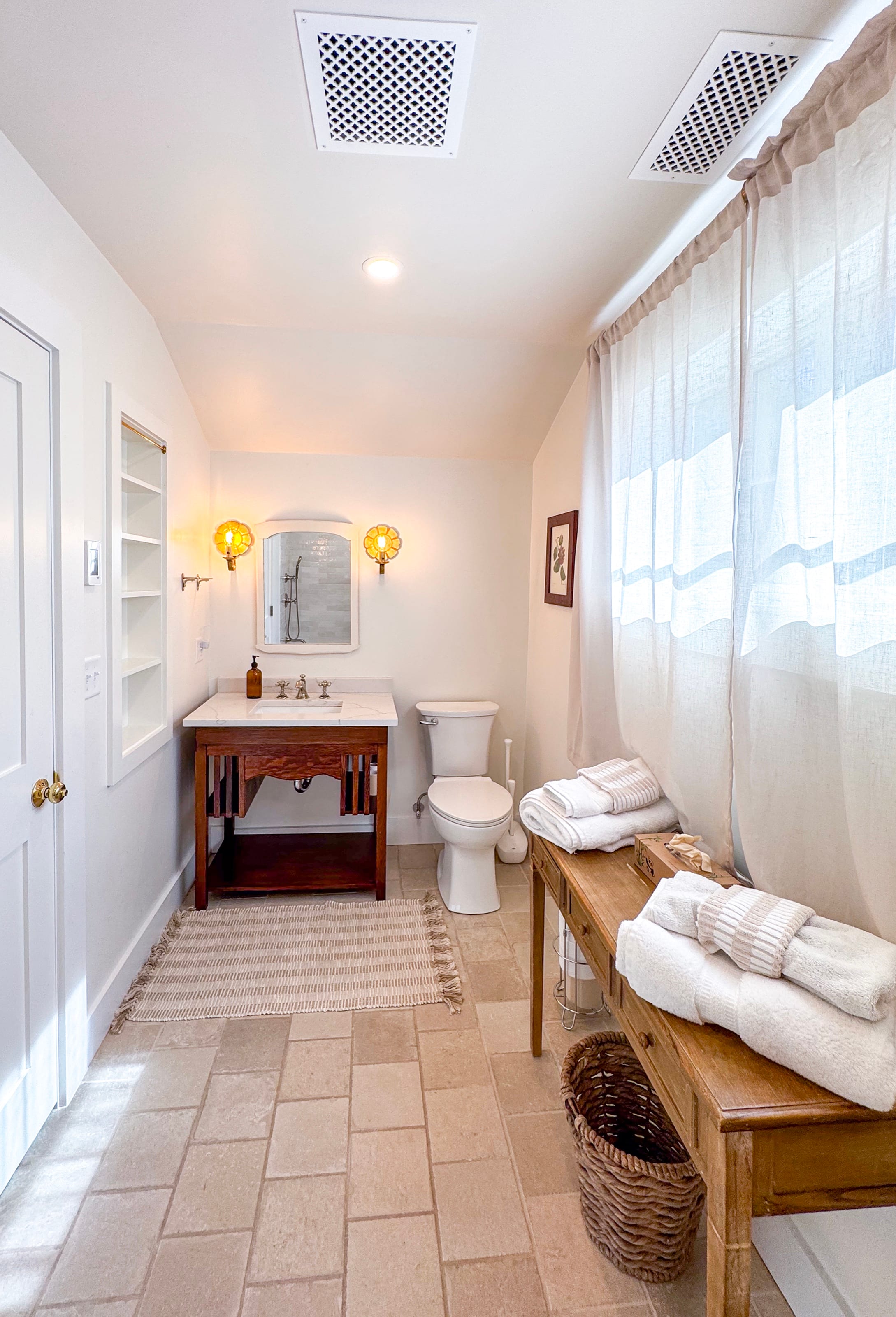 Soaking tub upstairs
