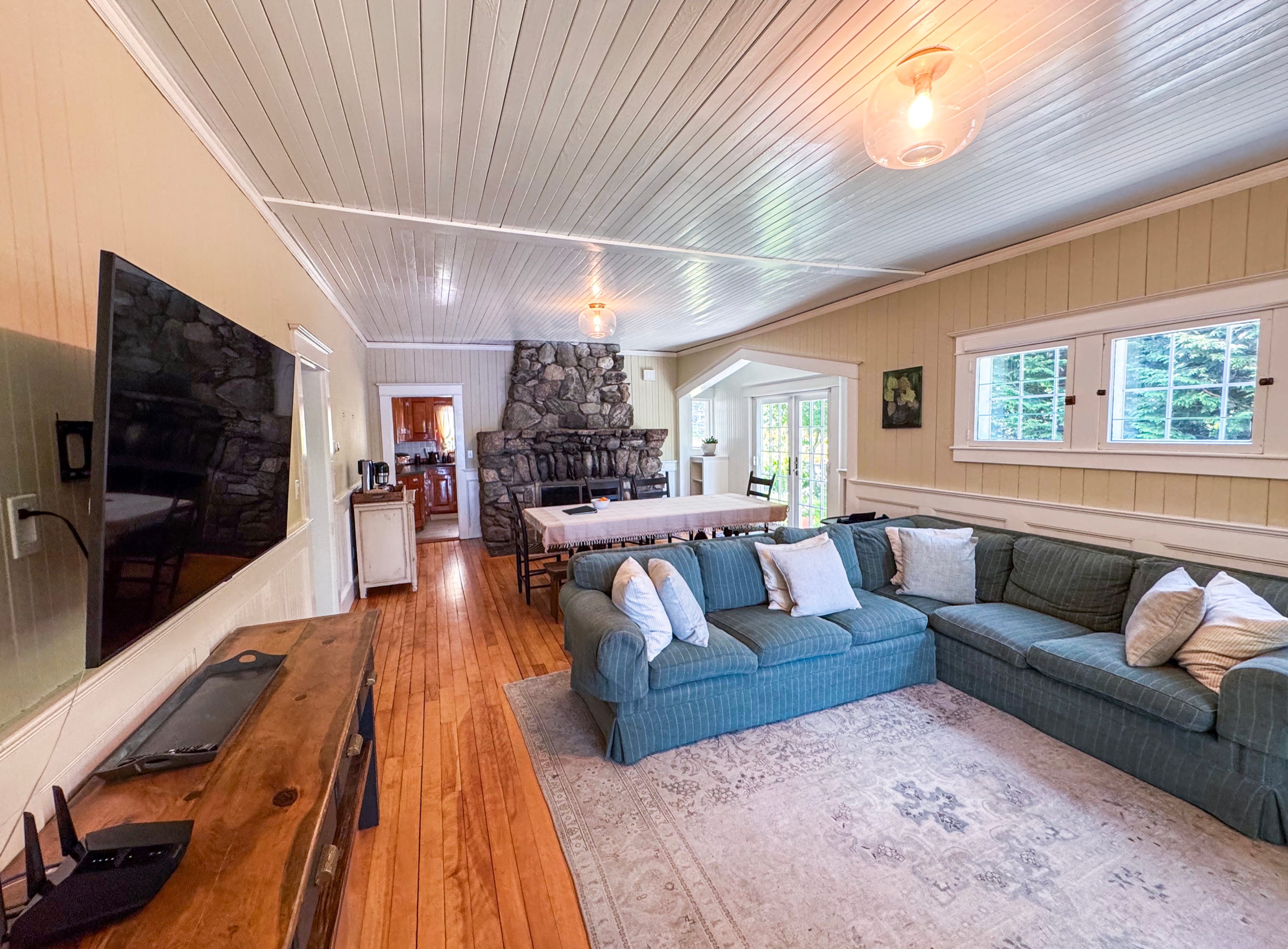 Light-filled main floor